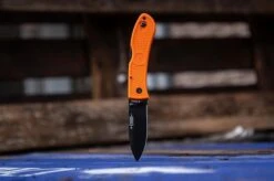 KA-BAR Dozier Folding Hunter Orange 4062BO 21 KA-BAR Dozier Folding Hunter Orange 4062BO -Famous Knife Shop KA4062BO 20 sfeerfoto